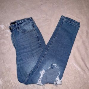 Hollister High-Rise Mom Jean